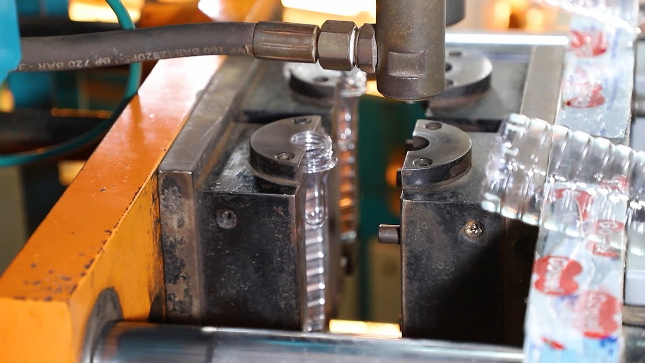El proceso de producción de botellas de plástico