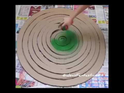 Árboles de Navidad ecológicos hechos de cartón