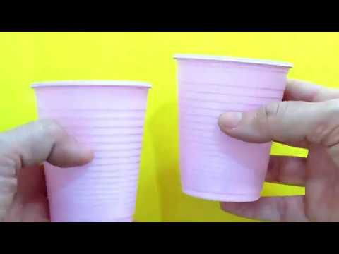Centros de mesa con vasos de plástico