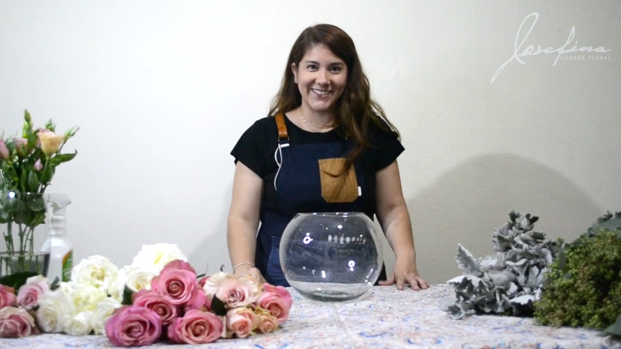 Crea un bello centro de mesa con un florero de cristal