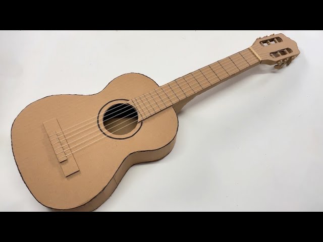 Decorar una guitarra de cartón
